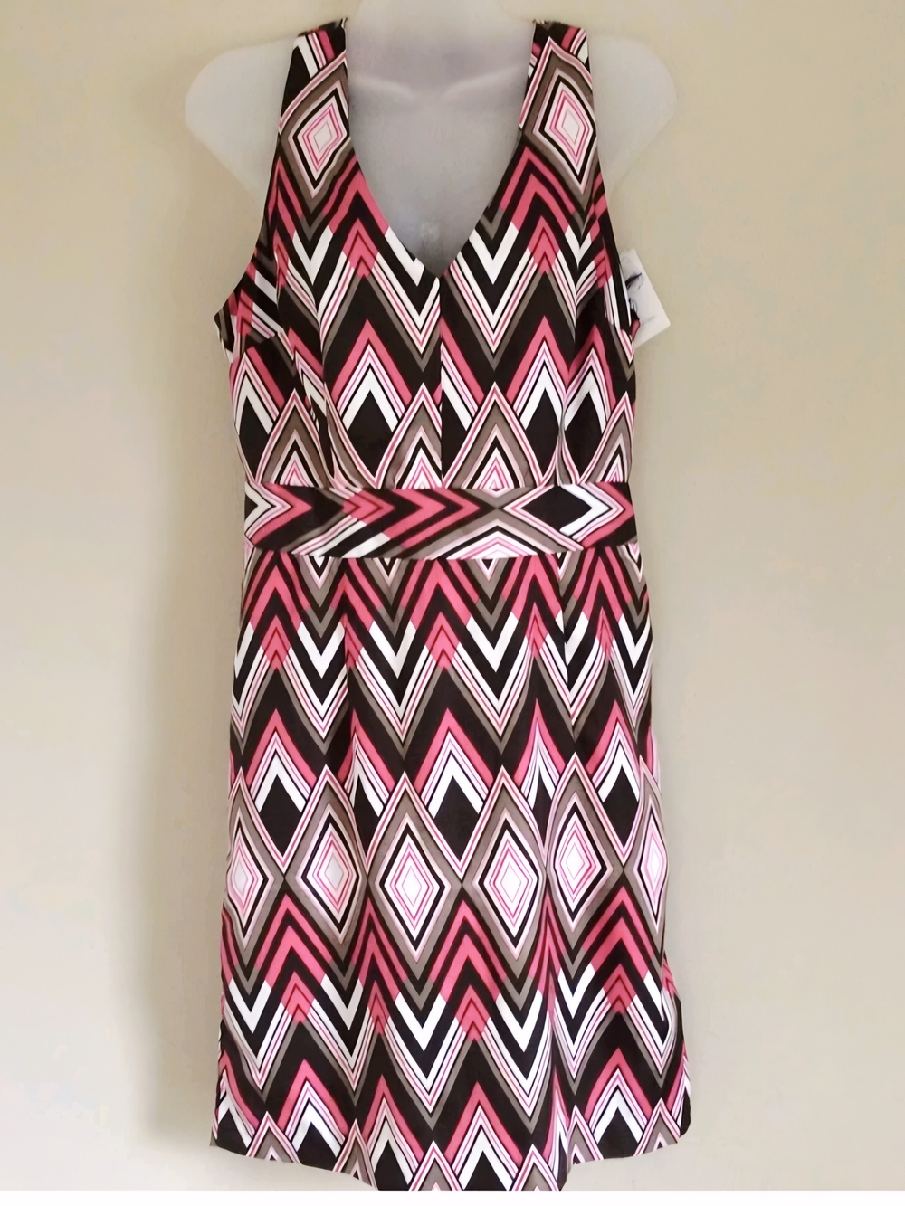 Banana Republic. Size 2 Sleeveless V-Neck Geometric Print Dress in Pink & Brown